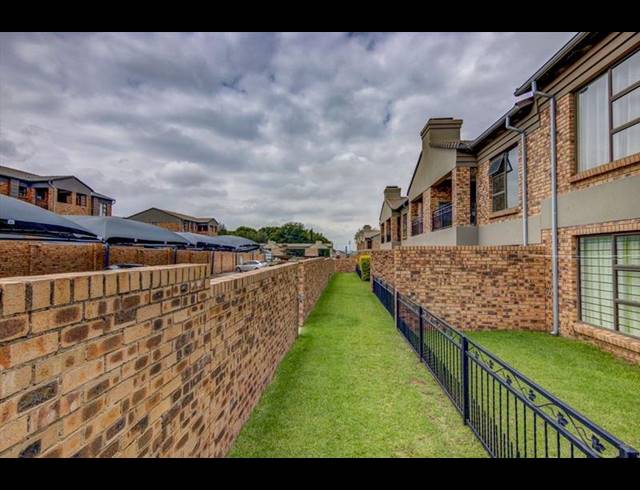 2 BEDROOM TOWNHOUSE FOR SALE IN RAVENSWOOD